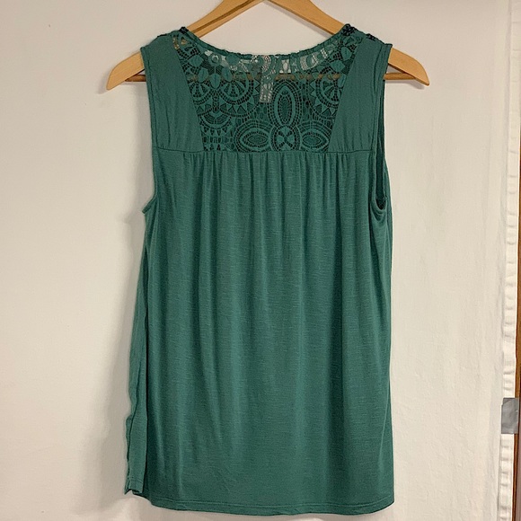 NWOT. Sleeveless top - Picture 2 of 2